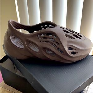 Cute YEEZY duplicate by Ego✨ MUST GO!!